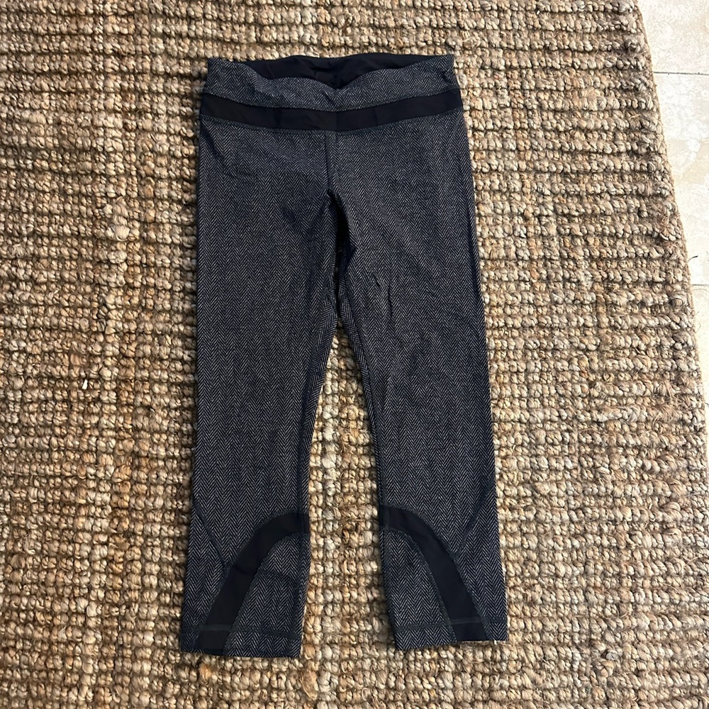 Lululemon leggings size 6